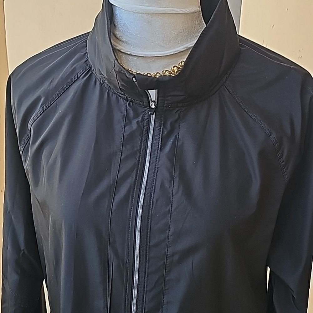 Avia black very lightweight zip front jacket size large